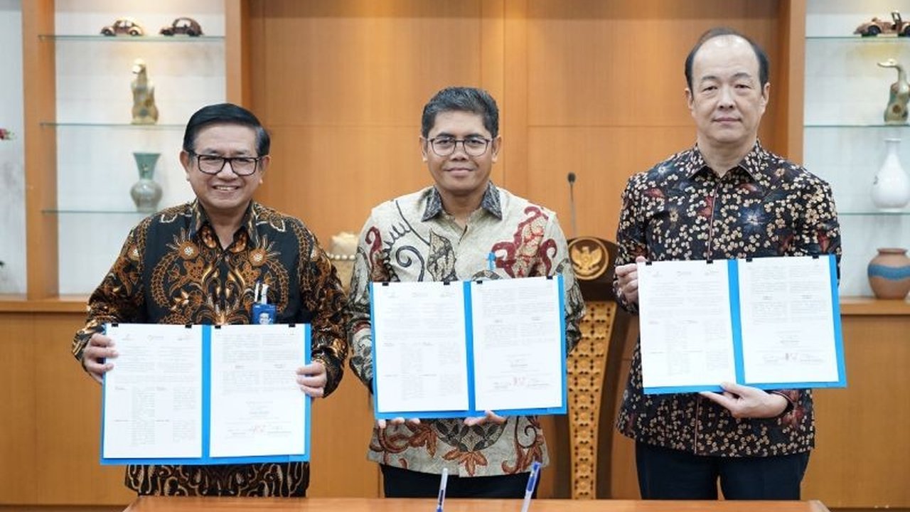 Petrokimia Gresik terpilih sebagai perusahaan percontohan oleh Kemenperin dalam penerapan teknologi Carbon Capture and Utilization (CCU) untuk mengurangi emisi karbon dan mendukung target Net Zero Emission 2050.
