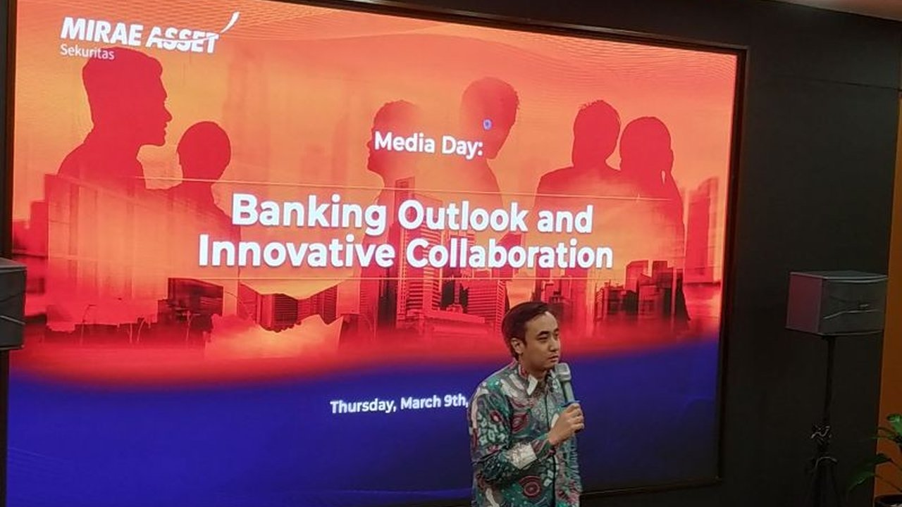 Sikap hawkish The Fed yang ditunjukkan oleh Ketua Jerome Powell memicu reaksi negatif di pasar, terutama karena kenaikan inflasi dan tekanan politik di AS yang berdampak pada nilai tukar rupiah.