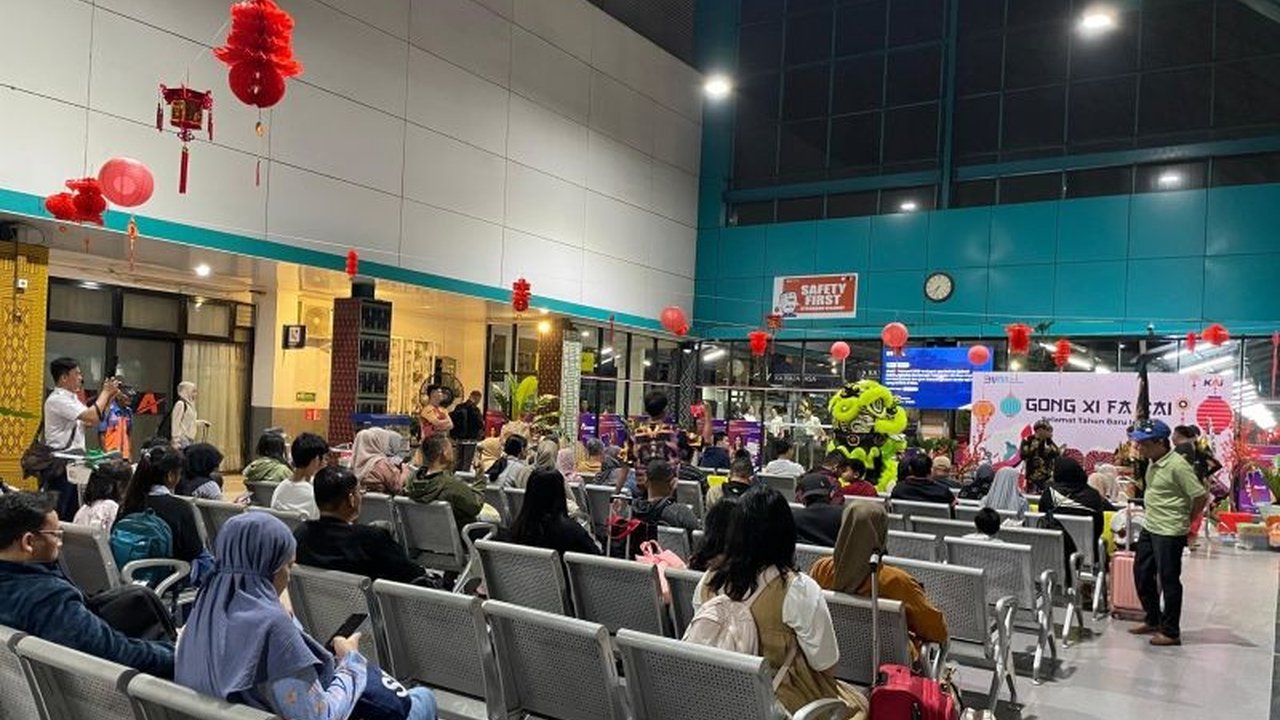 PT KAI Divre III Palembang melayani 16.143 penumpang selama libur panjang Isra Miraj dan Imlek 2025, meningkat 30% dari kapasitas, dengan Stasiun Kertapati sebagai stasiun tersibuk.