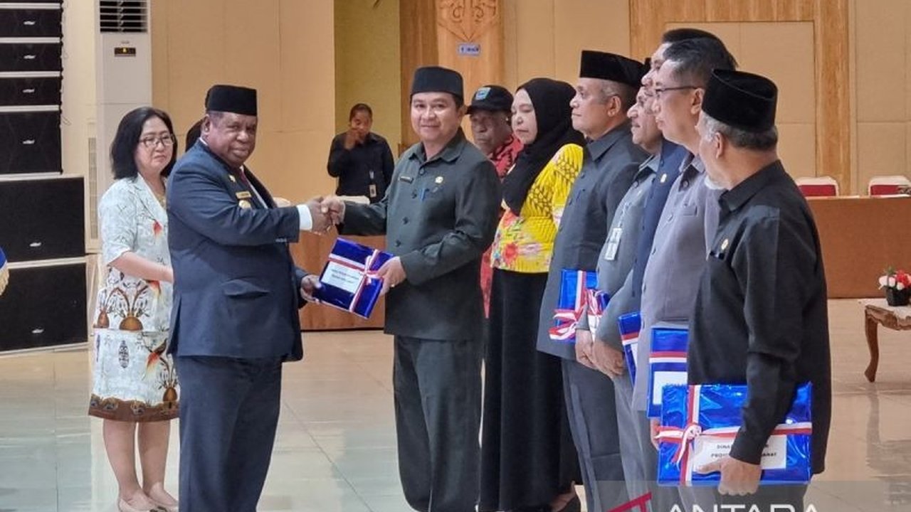 Penjabat Gubernur Papua Barat meminta seluruh Organisasi Perangkat Daerah (OPD) untuk melakukan penghematan anggaran tahun 2025 dengan fokus pada peningkatan kualitas pelayanan publik.