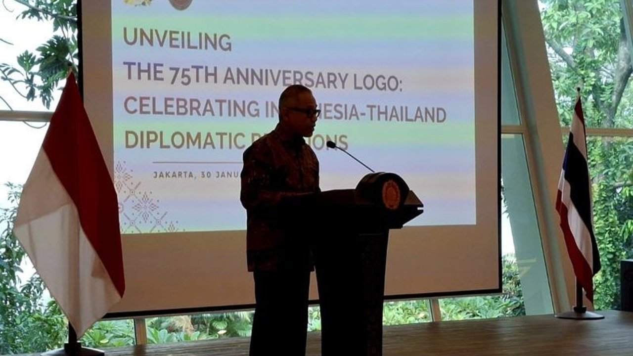 Peringatan 75 tahun hubungan diplomatik Indonesia-Thailand menegaskan komitmen kuat kedua negara untuk mempererat kerja sama di berbagai bidang, termasuk perdagangan, investasi, pendidikan, dan keamanan regional.