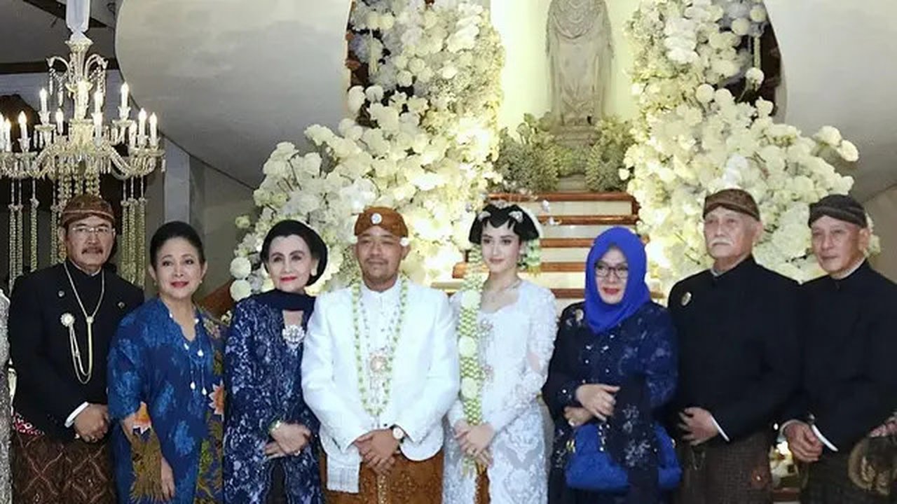 Potret Titiek Soeharto Hadiri Pernikahan Putra Ari Sigit