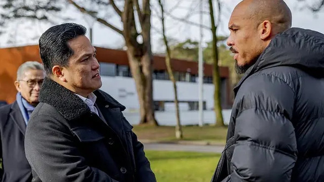 Ketua umum PSSI Erick Thohir bertemu dengan Director of Top-level Football KNVB, Nigel De Jong di Belanda belum lama ini. (Instagram/nigeldejong)