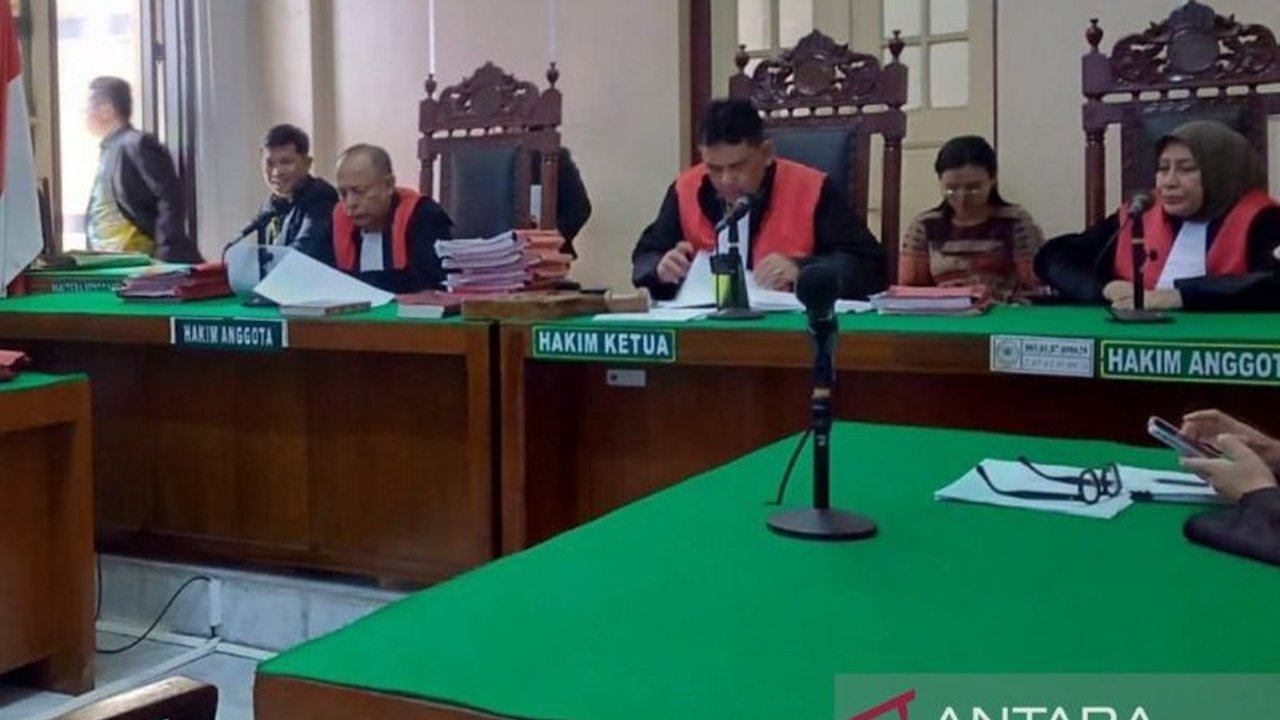 Pengadilan Tinggi Medan memperkuat vonis seumur hidup terhadap Yosua Elkana Wijaya Manurung, kurir 11 kg sabu, yang terbukti melanggar UU Narkotika, berdasarkan putusan banding yang menyatakan terdakwa terbukti bersalah.