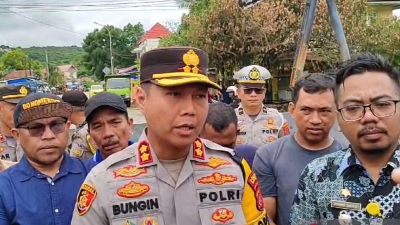 Polisi Baubau menangkap dua sopir pengangkut BBM ilegal yang menyebabkan kebakaran empat rumah, polisi amankan 2,2 ton solar dan masih melakukan penyelidikan lebih lanjut.