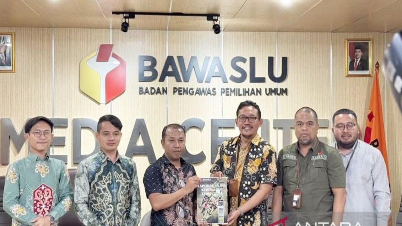 Keberhasilan kinerja kehumasan Bawaslu Kalsel dalam membangun kepercayaan publik di Kalimantan Selatan, terutama dalam mendukung penguatan peran dan citra lembaga untuk demokrasi yang sehat, telah dibuktikan dengan laporan kinerja yang diserahkan ke Bawas