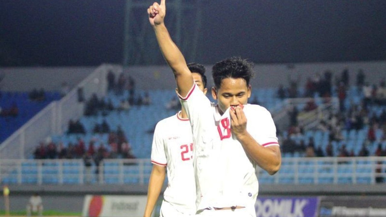Timnas Indonesia U-20 meraih kemenangan perdana di Mandiri U-20 Challenge Series dengan mengalahkan India 4-0 di Sidoarjo, Kamis malam, melalui gol-gol Toni Firmansyah, Muhammad Ragil (2 gol), dan Iqbal Gwijangge.