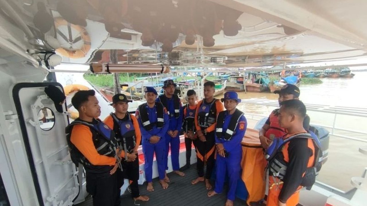 Tim SAR gabungan di Jambi masih mencari dua nelayan yang hilang di perairan Tanjung Jabung Barat dan Tanjung Jabung Timur akibat diterjang gelombang tinggi saat melaut.