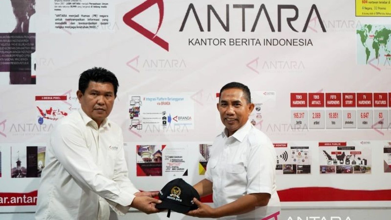 Anggota Komisi VII DPR RI, Achmad Daeng Sere, mengunjungi Kantor Biro ANTARA Sulselbar pada 30 Januari 2025 untuk menyerap aspirasi, khususnya terkait kesejahteraan karyawan kontrak dan PKWT, serta membahas peran strategis ANTARA dalam pertumbuhan ekonomi
