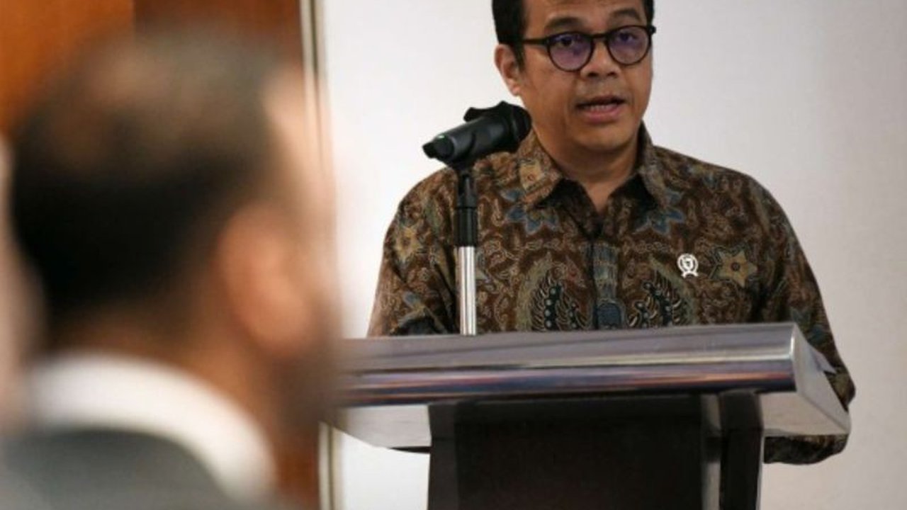 Wakil Menteri Kominfo, Nezar Patria, mendorong kolaborasi berbagai pihak untuk menciptakan regulasi kecerdasan buatan (AI) yang optimal,  mempertimbangkan potensi ekonomi digital Indonesia yang besar dan tantangan keamanan data.