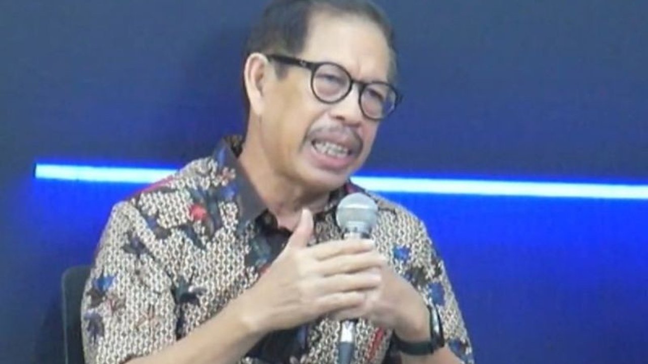 Prof. Arief Amrullah dari Unej mengkritik lambannya proses pra-penuntutan dalam sistem hukum Indonesia dan menyarankan pemanfaatan teknologi untuk meningkatkan efisiensi dan transparansi dalam revisi KUHAP.