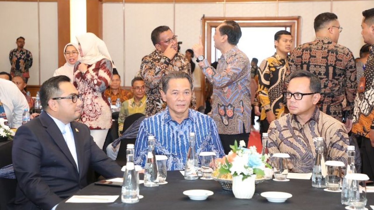 Komisi II DPR dan Wamendagri menyoroti perlunya penguatan DKPP RI dalam revisi UU Pemilu, termasuk independensi kelembagaan dan perluasan kantor perwakilan untuk peningkatan aksesibilitas pengaduan.