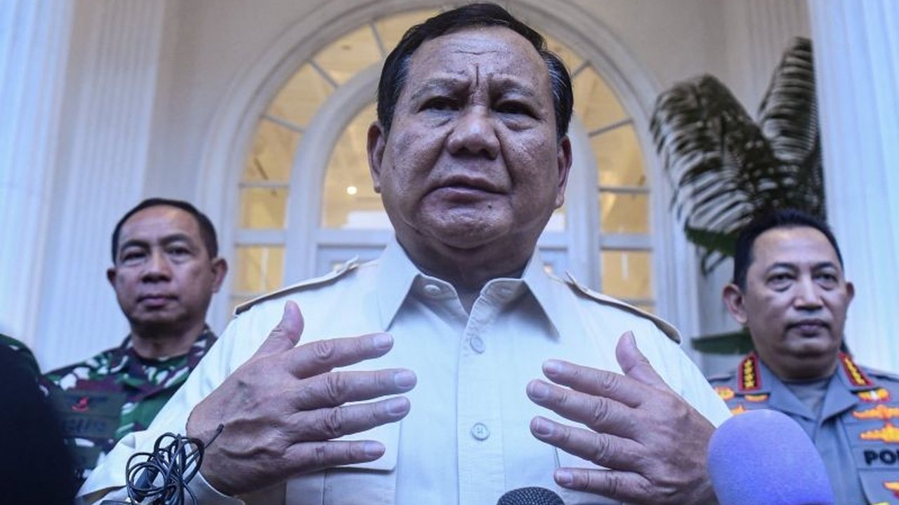 Presiden Prabowo Subianto dalam Rapim TNI-Polri 2025 menekankan pentingnya peran TNI dan Polri sebagai representasi negara yang hadir bagi rakyat,  mengingatkan kewajiban mereka untuk menegakkan hukum dan aturan, serta menyerukan dedikasi tinggi demi bang