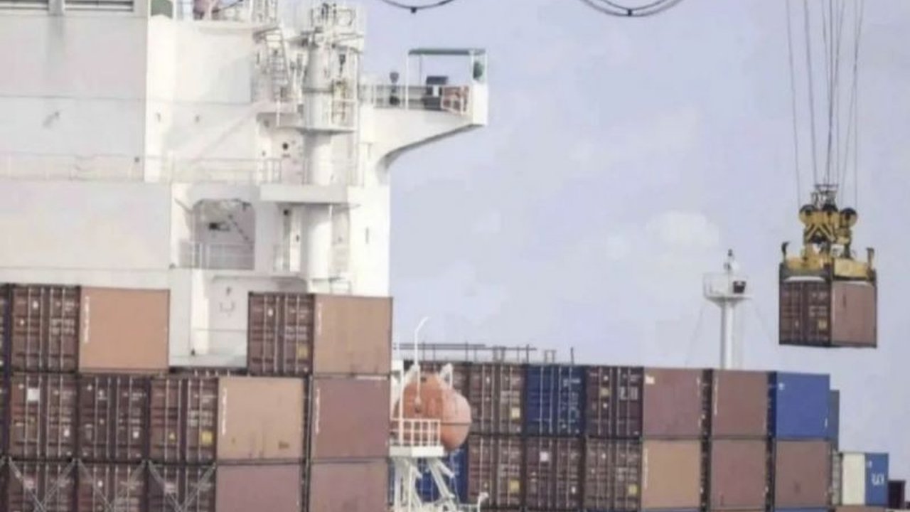 Bappenas menyatakan Indonesia membutuhkan pertumbuhan ekonomi 6-7% untuk keluar dari jebakan pendapatan menengah dan mencapai visi Indonesia Emas 2045,  menghadapi tantangan kesenjangan ekonomi dan rendahnya produktivitas.