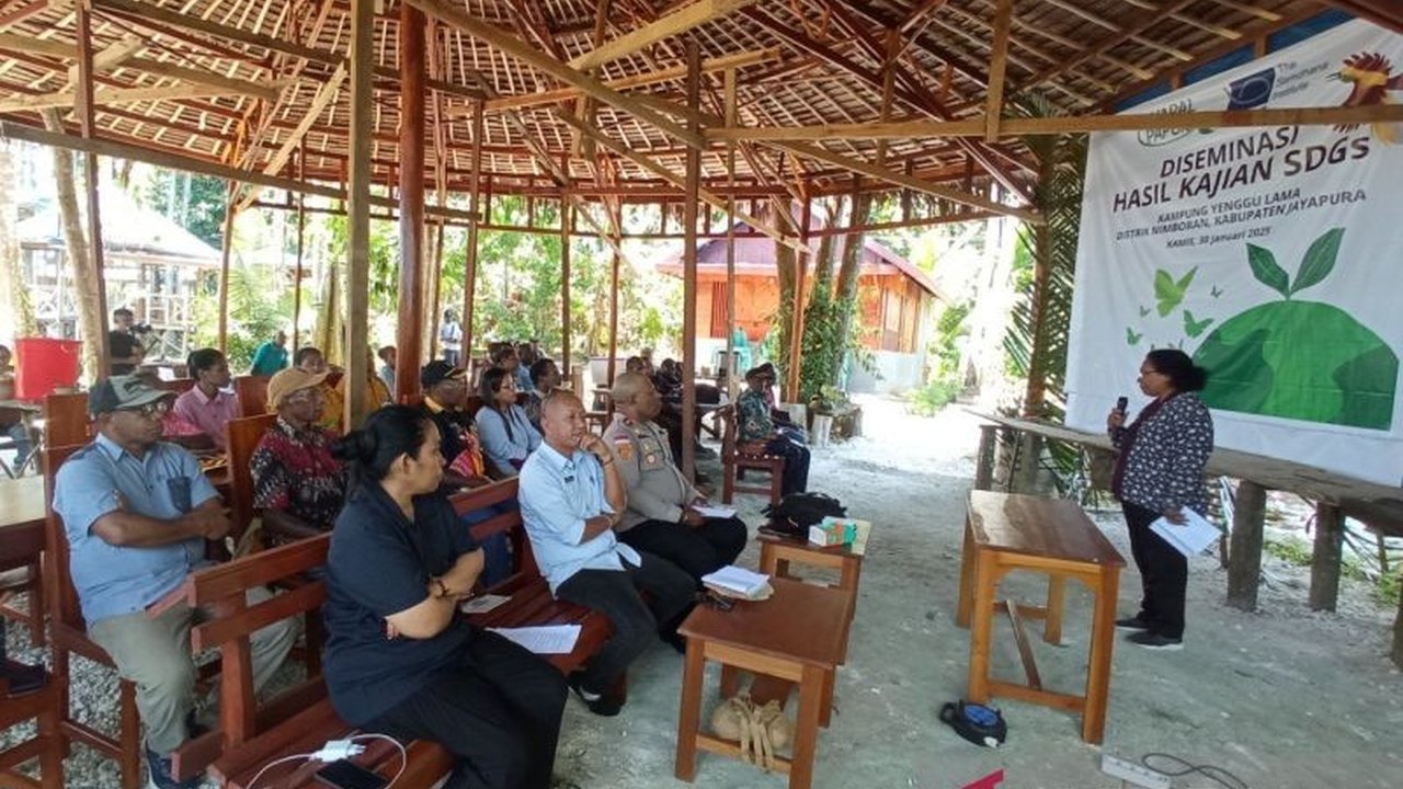 Pemkab Jayapura, Papua, mendorong pembangunan berkelanjutan berbasis data hingga tingkat kampung, seperti yang dilakukan di Kampung Yenggu Lama, dengan mengapresiasi kontribusi Yayasan Pelestarian Alam (YAPAL) Papua dalam menyediakan data untuk perencanaa