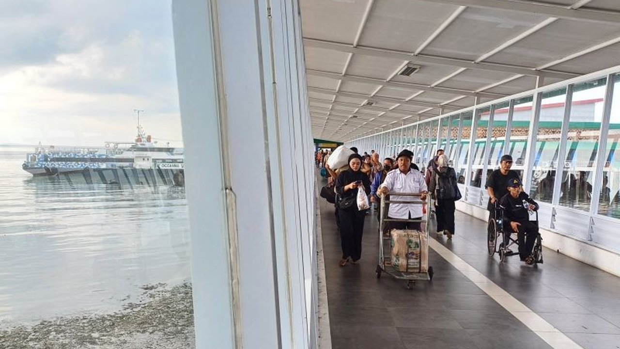 PT Pelindo Cabang Tanjungpinang resmi membatalkan rencana kenaikan tarif masuk Pelabuhan Sri Bintan Pura (SBP) pada 1 Februari 2025, setelah mendapat berbagai penolakan dari masyarakat.