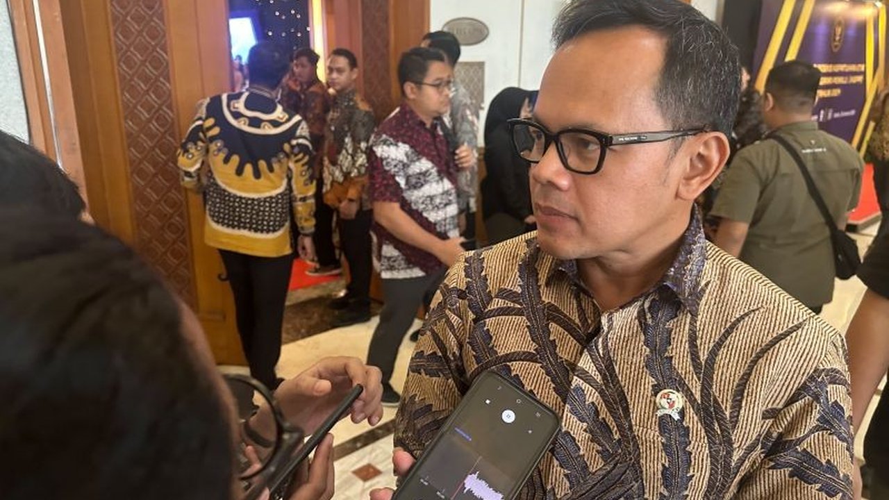 Wamendagri Bima Arya menyampaikan revisi Perpres 80/2024 tentang pelantikan kepala daerah hasil Pilkada 2024 telah diserahkan ke Kemensetneg untuk finalisasi, menargetkan pelantikan sebelum 6 Februari 2025.