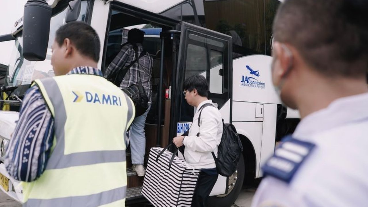 Selama libur panjang Isra Mi'raj dan Imlek (24-29 Januari 2025), DAMRI berhasil menjual 48.309 tiket AKAP, dengan rute Gambir-Tanjung Karang sebagai yang terpopuler.