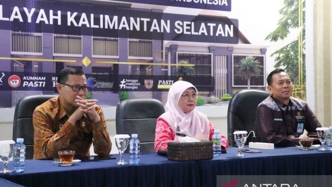 Kemenkumham Kalsel berkomitmen masifkan edukasi dan sosialisasi implementasi KUHP Nasional yang membawa perubahan paradigma hukum pidana di Indonesia, guna memastikan transisi berjalan efektif dan berkeadilan.