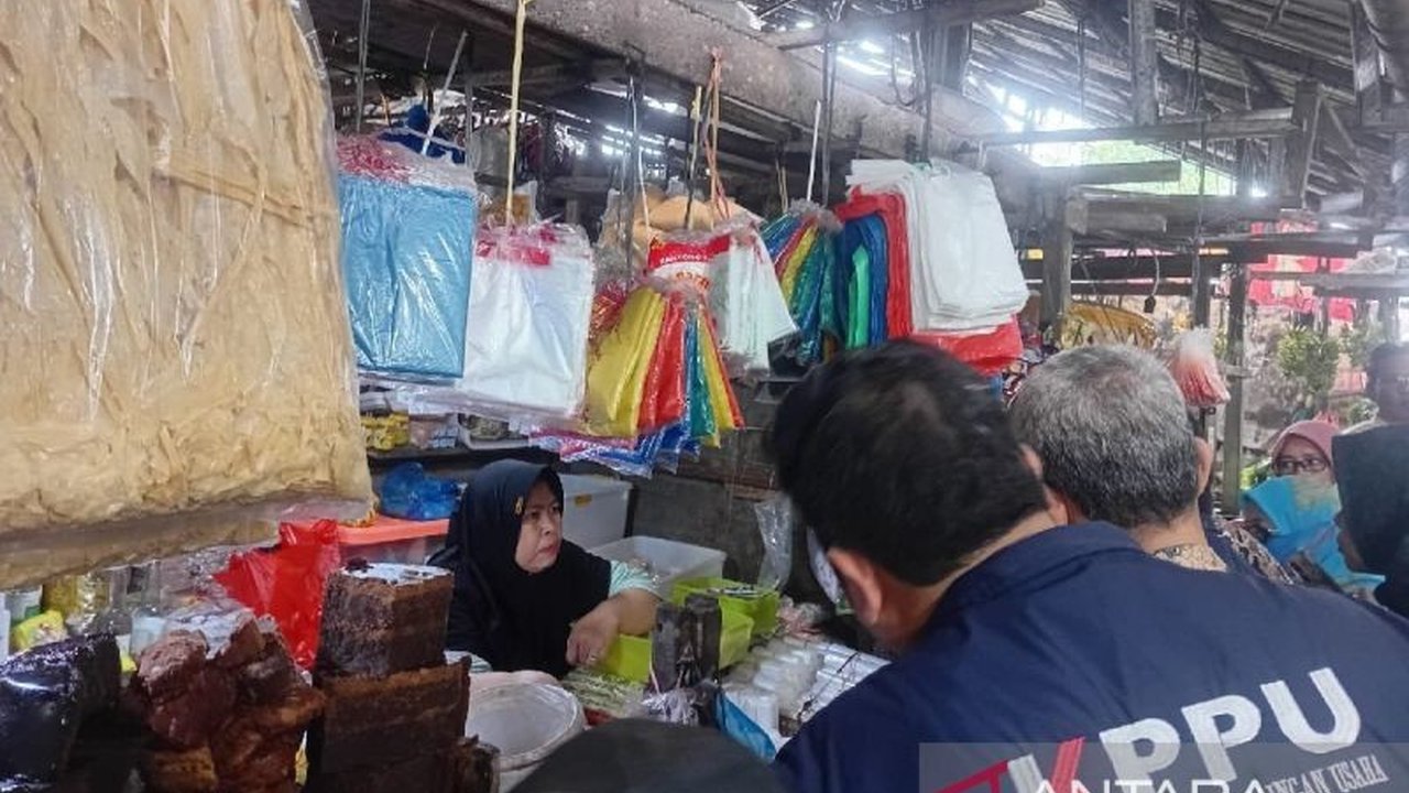 KPPU Kanwil I terus memantau harga MinyaKita di Medan yang masih di atas HET Rp15.700 per liter,  menelusuri penyebab kenaikan harga menjelang Ramadhan, dan mengawasi komoditas pangan lain.