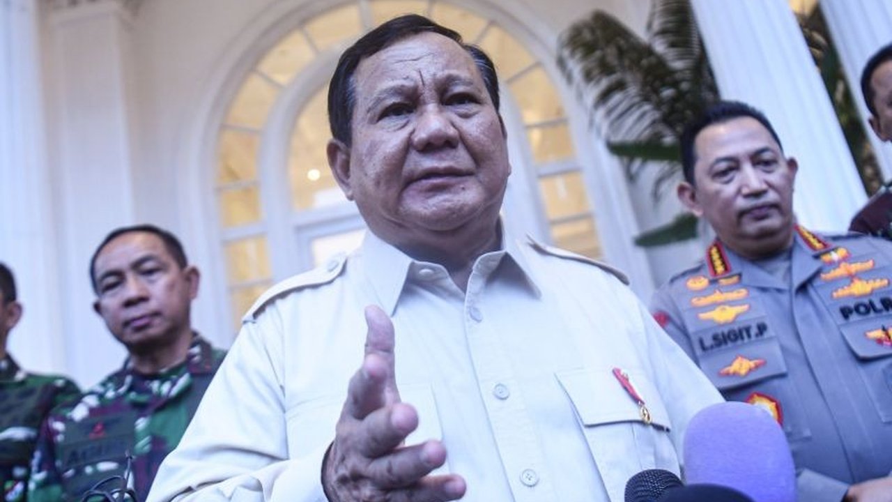 Presiden Prabowo Subianto mengingatkan para jenderal TNI dan Polri bahwa pangkat mereka merupakan amanah rakyat yang mengharuskan pengorbanan demi bangsa dan negara.