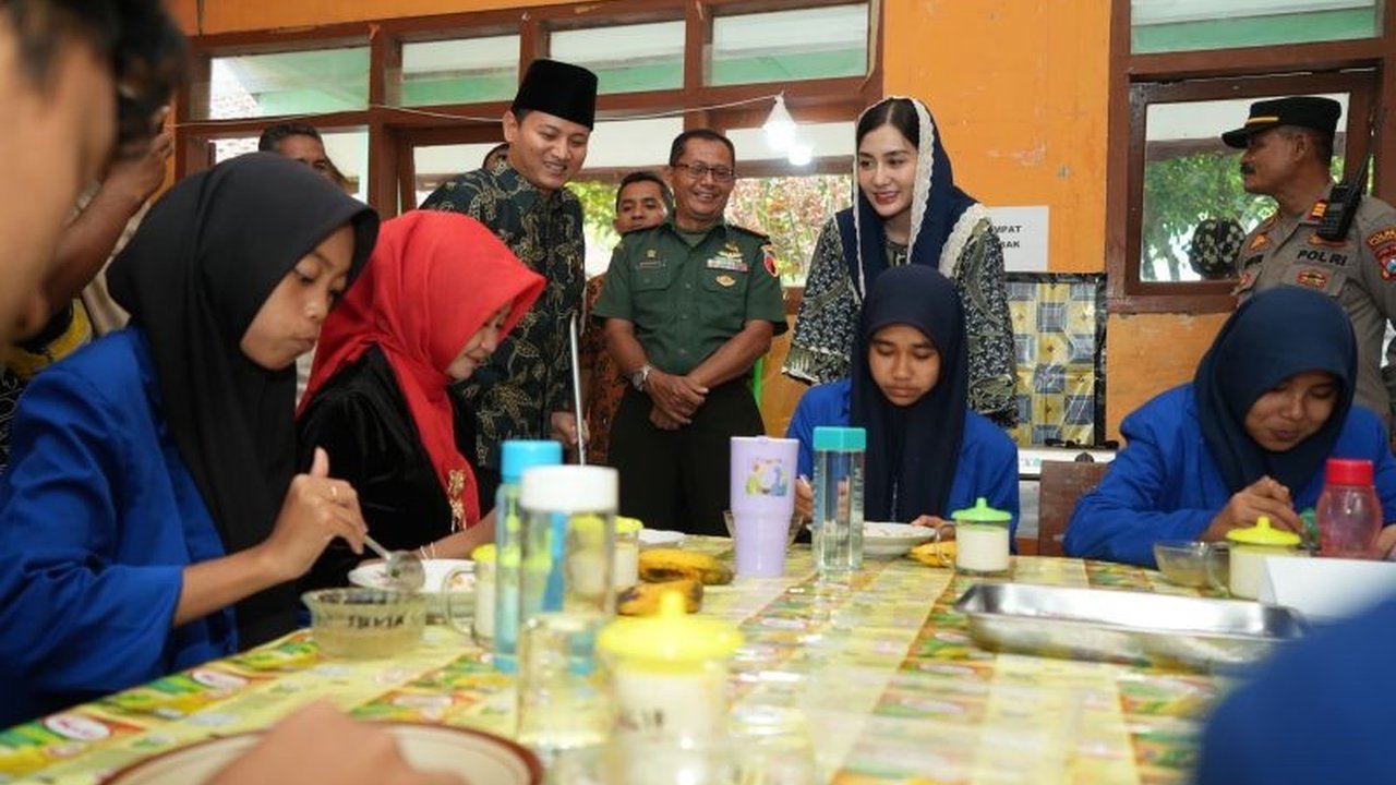 Anggota DPR Novita Hardini mengapresiasi program Makan Bergizi Gratis (MBG) berbasis swadaya di Trenggalek, Jawa Timur, dan mendorong replikasi model tersebut di seluruh Indonesia untuk menjangkau lebih banyak anak tanpa membebani APBN.