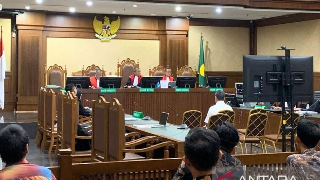 Pengusaha Hendry Lie didakwa menerima Rp1,06 triliun dari korupsi pengelolaan timah PT Timah periode 2015-2022, yang menyebabkan kerugian negara hingga Rp300 triliun.