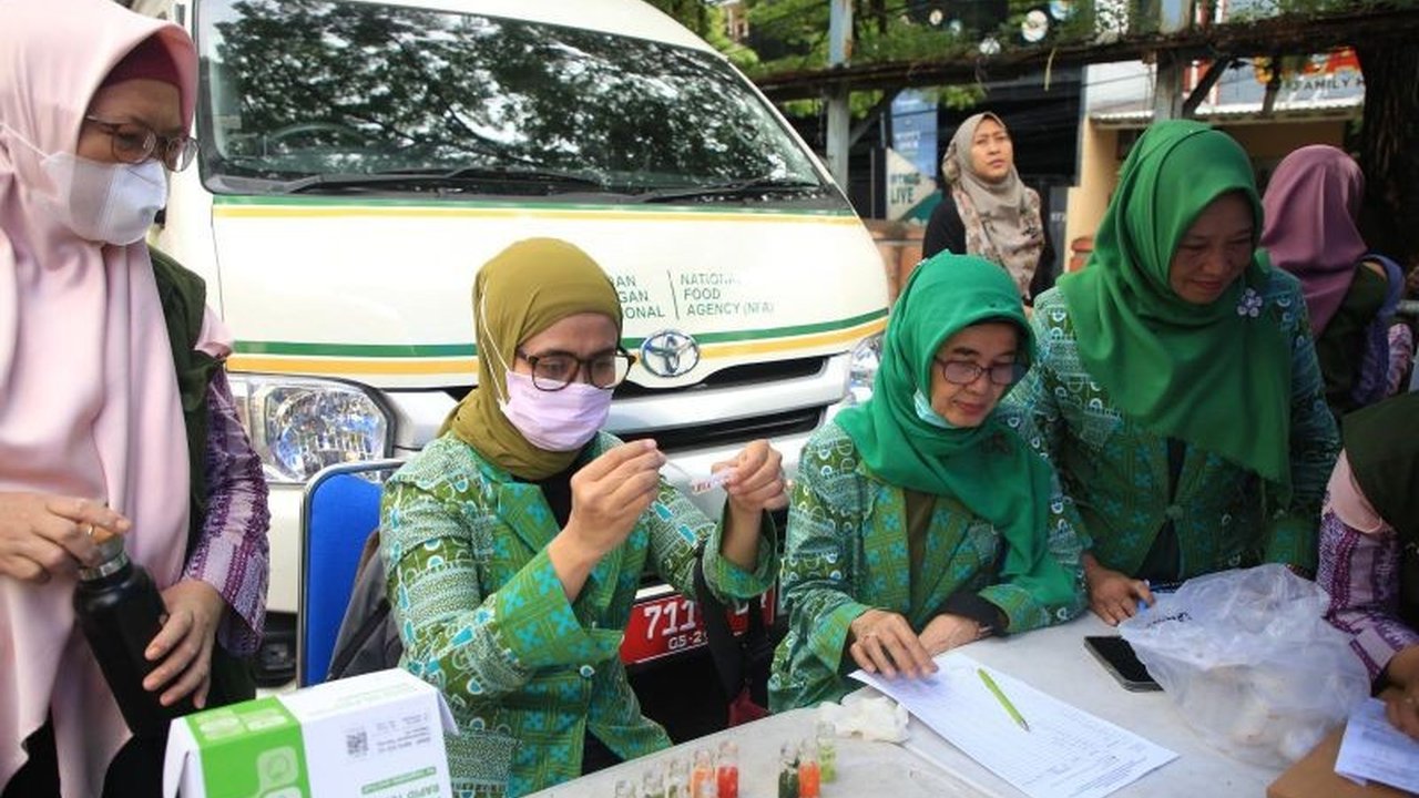Tim gabungan Pemerintah Kota Tangerang menyita sejumlah pangan mengandung formalin dan boraks di Pasar Bandeng Karawaci, dan mengimbau masyarakat untuk lebih teliti memilih bahan makanan.