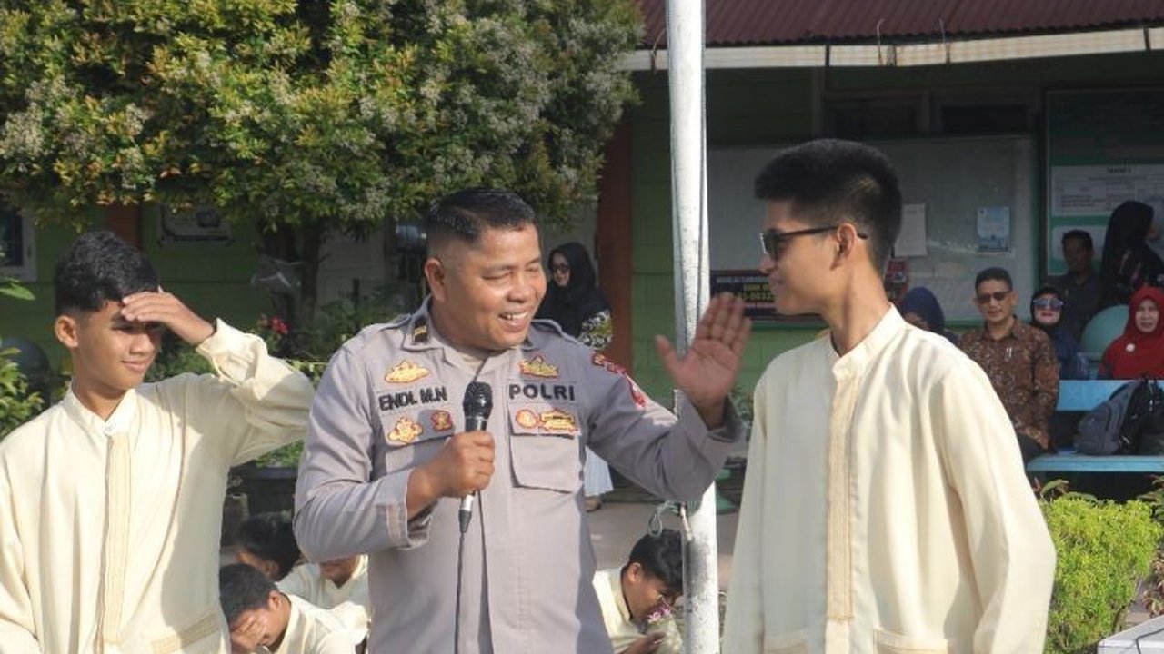 Edukasi Hukum di SMAN 2 Padang: Bijak Bermedia Sosial