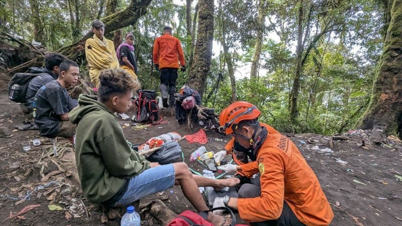 Tim SAR Manado berhasil mengevakuasi Josua Kodoati, 16 tahun, seorang pendaki Gunung Klabat yang mengalami cedera kaki di Pos 5 dan membawanya ke Rumah Sakit Walanda Maramis dalam kondisi stabil.