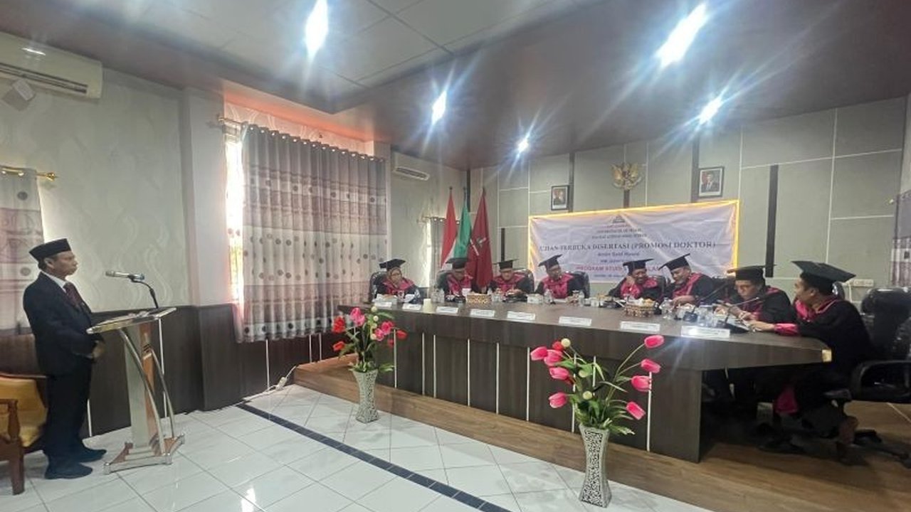 Wakil Ketua Umum PBNU, Amin Said Husni, berhasil meraih gelar doktor cumlaude dari UIN KHAS Jember setelah mempertahankan disertasi tentang moderasi Kiai Kampung Pandalungan dalam Pilpres 2019.