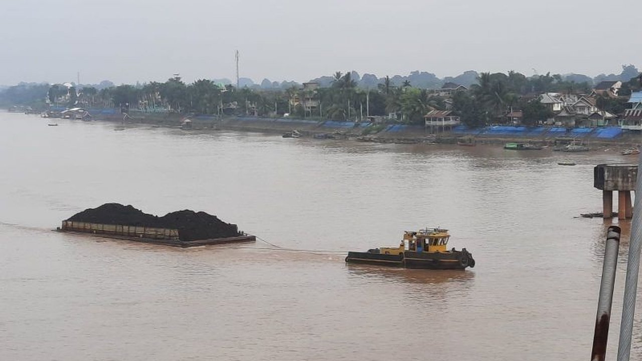 Pemerintah Provinsi Jambi menghentikan sementara jalur sungai untuk angkutan batubara setelah kejadian tabrakan tongkang batubara dengan jembatan Tembesi,  menunggu investigasi dan perbaikan jembatan.