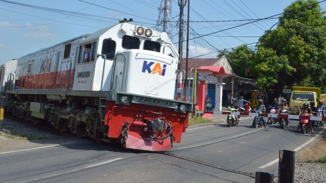 Masyarakat diimbau waspada karena peningkatan kecepatan kereta api di sejumlah lintasan akibat berlakunya Gapeka 2025 mulai 1 Februari 2025, terutama saat melintasi perlintasan sebidang.
