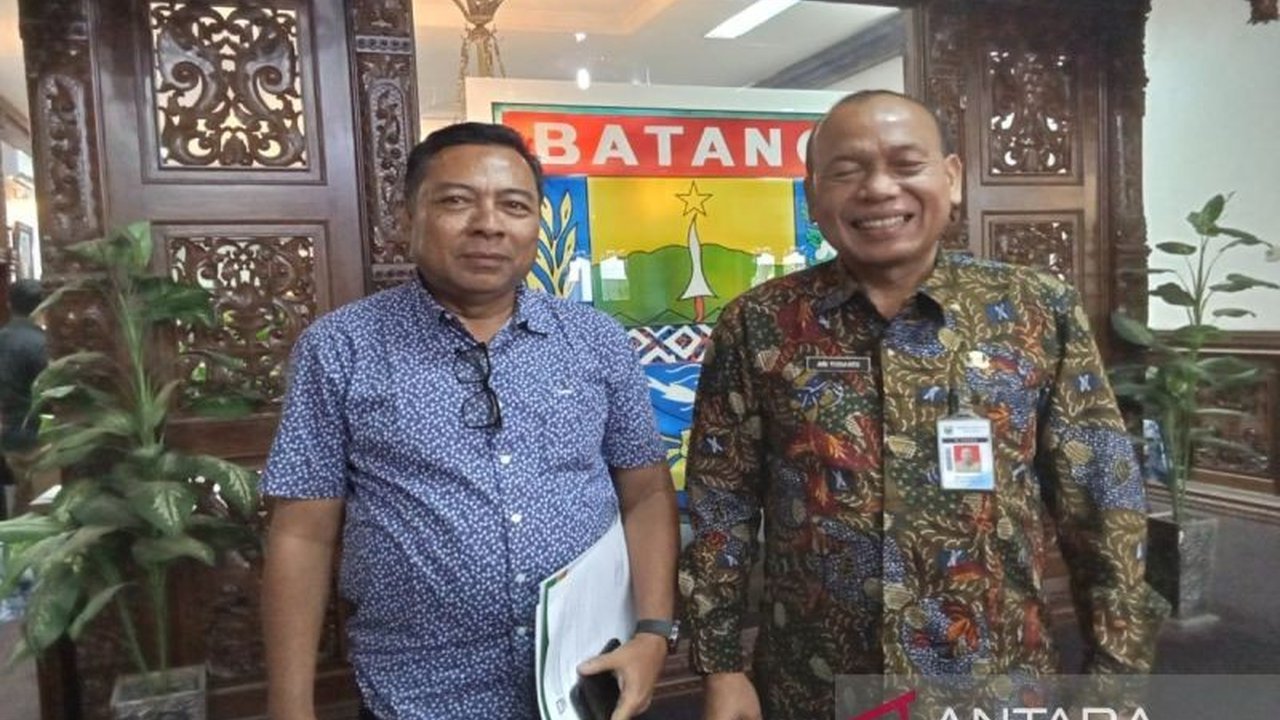 Pemerintah Kabupaten Batang mengizinkan sekolah melaksanakan kegiatan belajar mengajar (KBM) di rumah selama banjir melanda, demi keselamatan siswa dan guru serta mengamankan sarana prasarana sekolah.