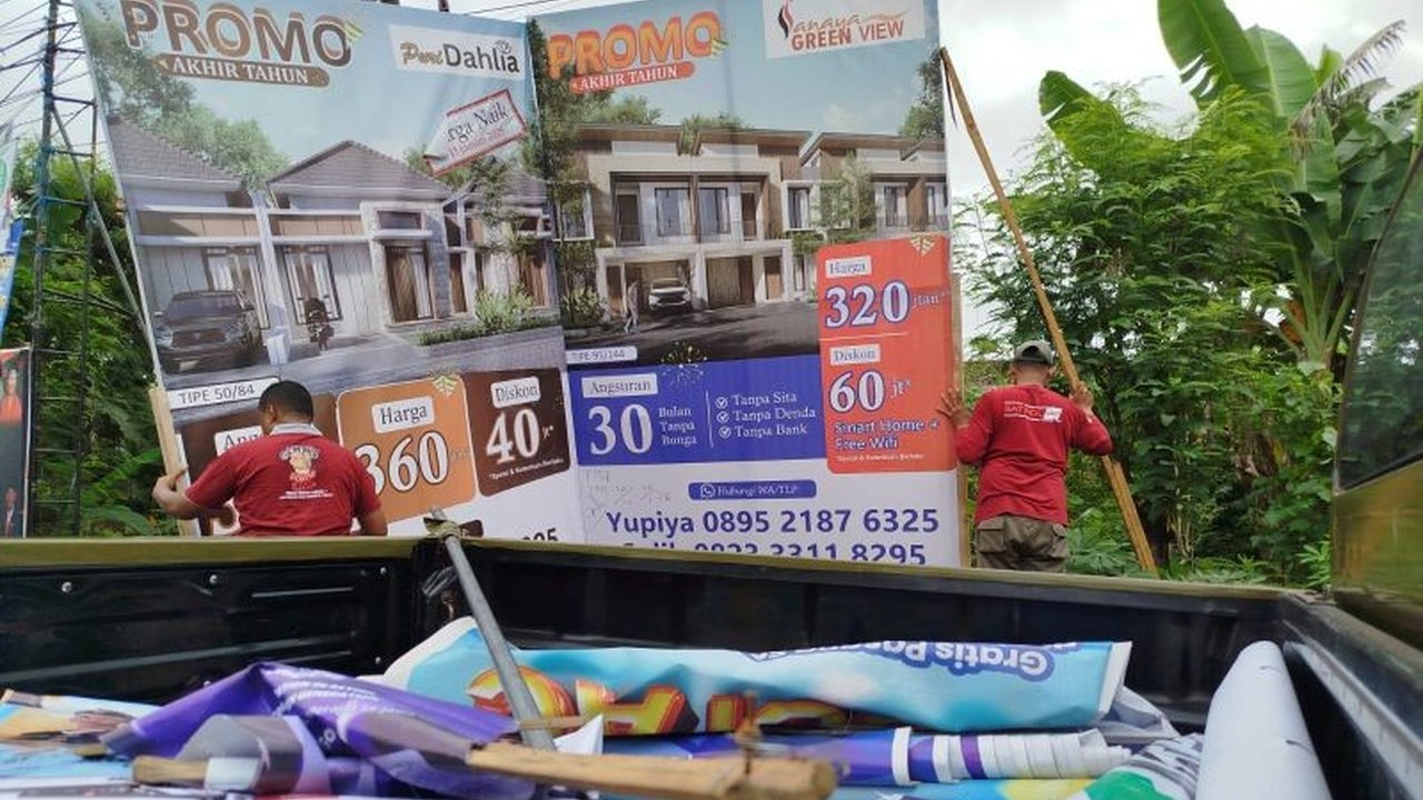 Satuan Polisi Pamong Praja (Satpol PP) Kabupaten Ponorogo menertibkan puluhan baliho dan reklame ilegal serta kedaluwarsa di sejumlah titik strategis Kota Ponorogo pada Kamis, 30 Januari 2024, demi menjaga kebersihan dan estetika kota.