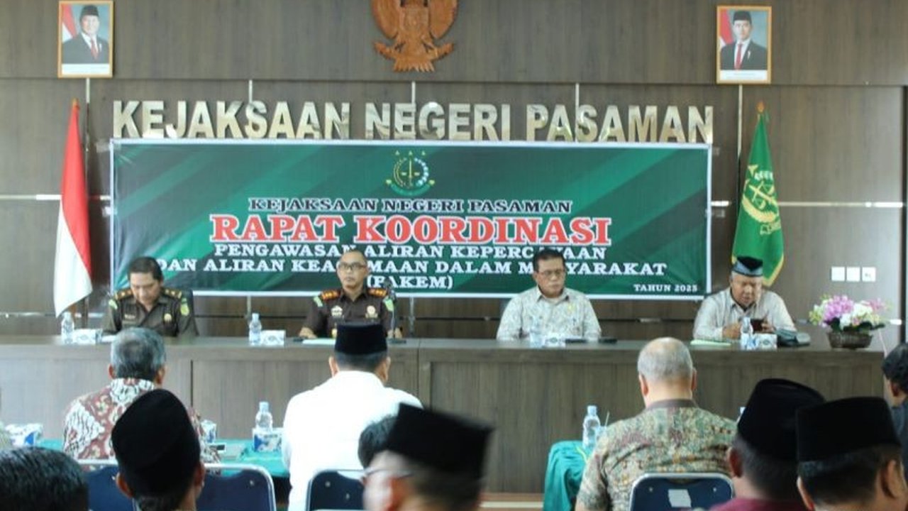 Kejari Pasaman, Sumatera Barat, gencar melakukan pengawasan aliran kepercayaan dan keagamaan melalui program Pakem guna mencegah potensi konflik antar masyarakat, berkoordinasi dengan berbagai pihak untuk menjaga kerukunan umat beragama.