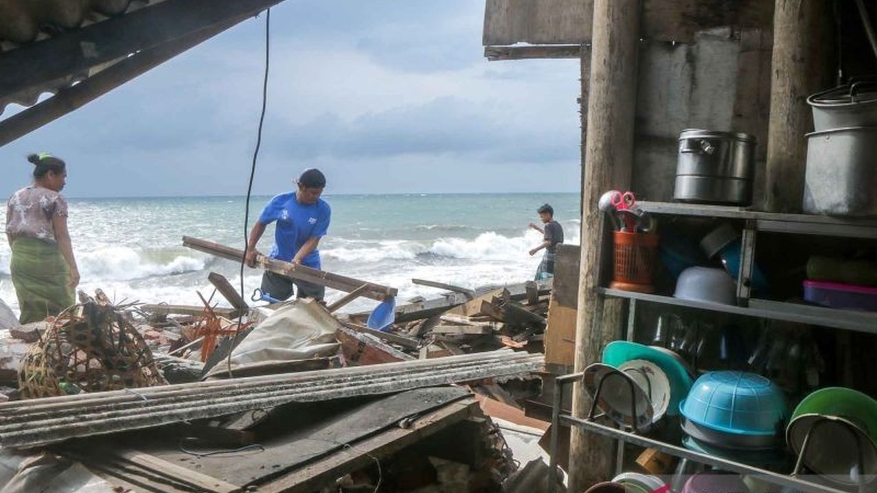BMKG memperingatkan potensi banjir rob di pesisir NTB selama tiga hari, mulai 30 Januari hingga 1 Februari 2025, dengan beberapa wilayah di Lombok, Sumbawa, dan Bima berpotensi terdampak.