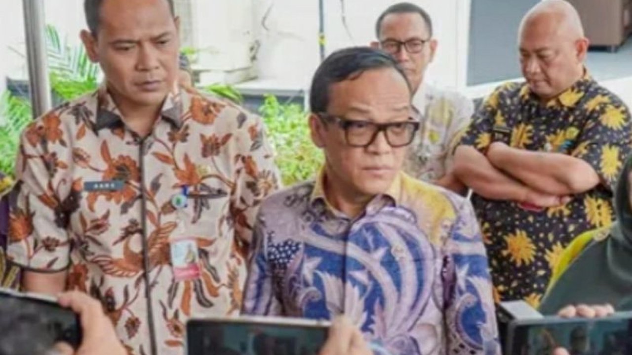 Wakil Menteri Ketenagakerjaan (Wamenaker) menyosialisasikan program magang ke Jepang di Karawang, Jawa Barat, menekankan pentingnya disiplin bagi peserta untuk transfer ilmu dan teknologi.
