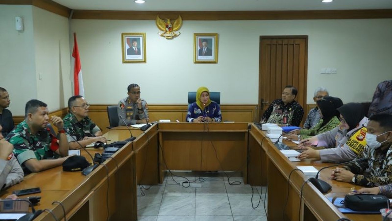 Pemkot Jaktim, TNI, dan Polri akan menggelar deklarasi damai di Klender dan Cipinang Muara untuk meredam tawuran antar warga yang melibatkan anak-anak muda bahkan dukungan orang dewasa, dengan rencana penataan kawasan dan pemberdayaan masyarakat.