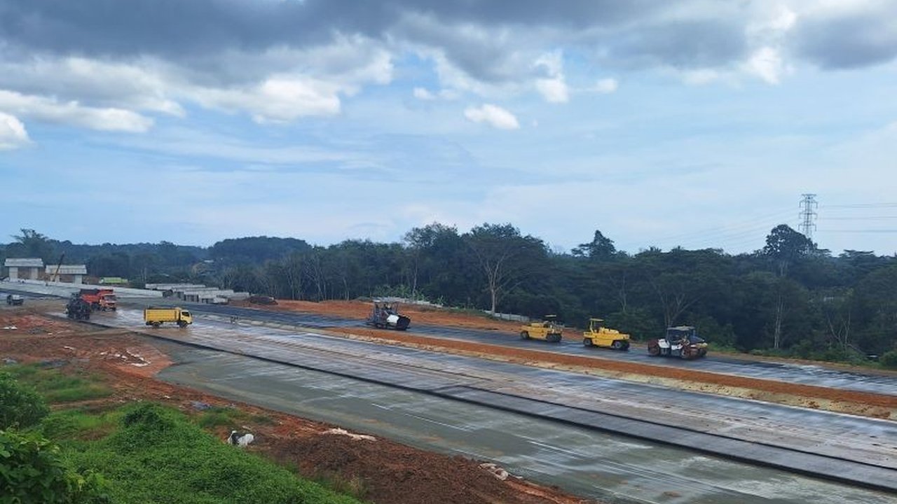 Jalan tol dari Balikpapan menuju Ibu Kota Nusantara di Kalimantan Timur sudah mencapai 74,6 persen penyelesaiannya, dengan beberapa segmen masih dalam tahap pengerjaan.
