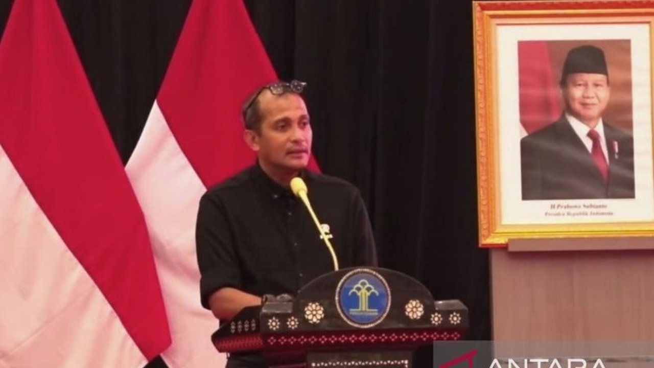 Wakil Menteri Hukum dan HAM Edward Hiariej menjelaskan KUHP baru Indonesia bergeser dari paradigma hukuman berat ke pendekatan korektif, restoratif, dan rehabilitatif, yang akan mulai berlaku pada 2 Januari 2026.