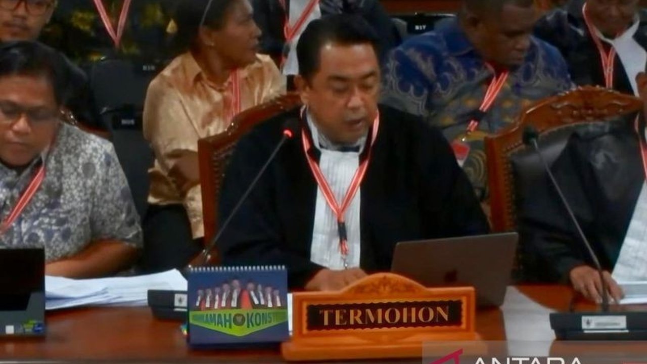 KPU Papua Pegunungan membantah klaim pasangan calon Befa-Natan soal tidak adanya pencoblosan di 32 distrik Tolikara, Pilkada 2024, dan meminta MK menolak permohonan sengketa hasil Pilkada tersebut.
