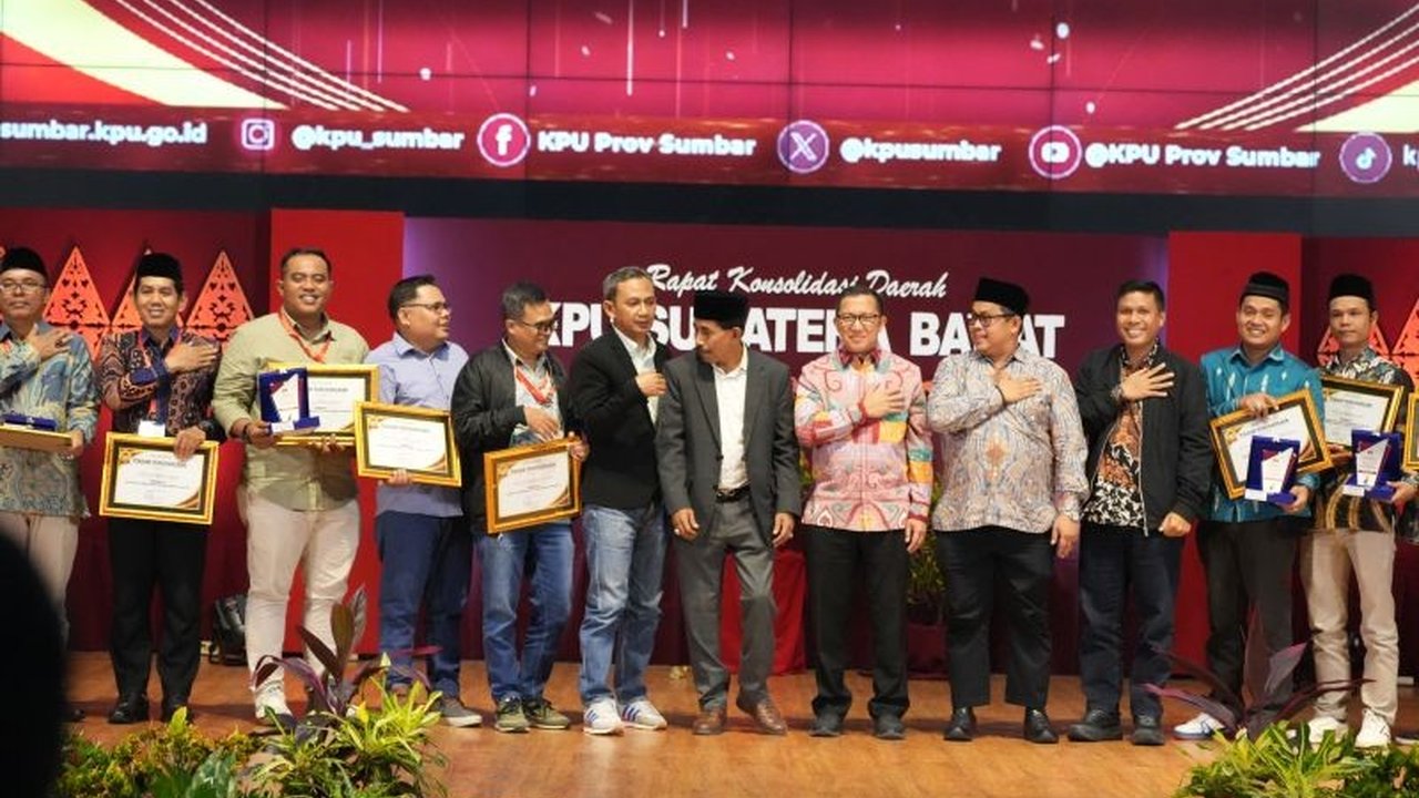 KPU Pasaman, Sumatera Barat, mengumumkan berakhirnya masa tugas ratusan PPK dan PPS setelah sukses menyelenggarakan Pilkada 2024 dengan partisipasi pemilih meningkat.
