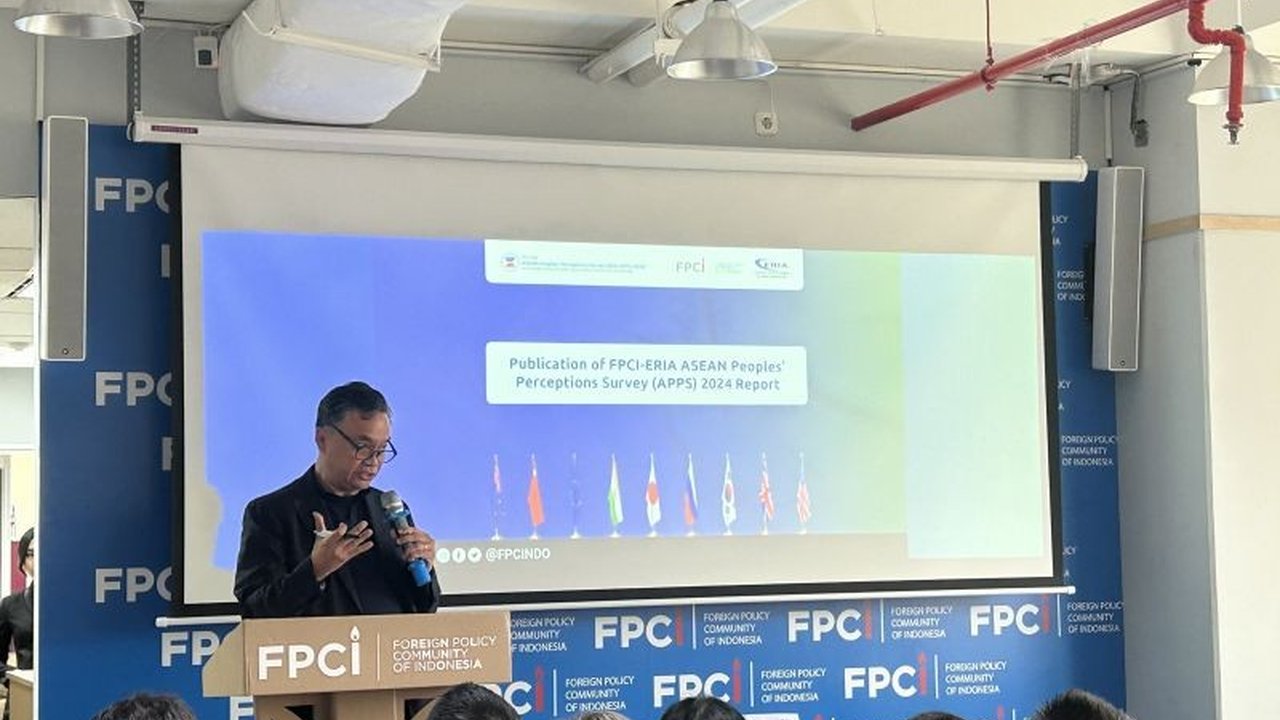 Foreign Policy Community of Indonesia (FPCI) merekomendasikan Presiden Prabowo Subianto untuk mengunjungi negara-negara ASEAN dan menegaskan kembali komitmen Indonesia terhadap ASEAN Outlook on Indo-Pacific (AOIP) berdasarkan hasil ASEAN Peoples' Percepti