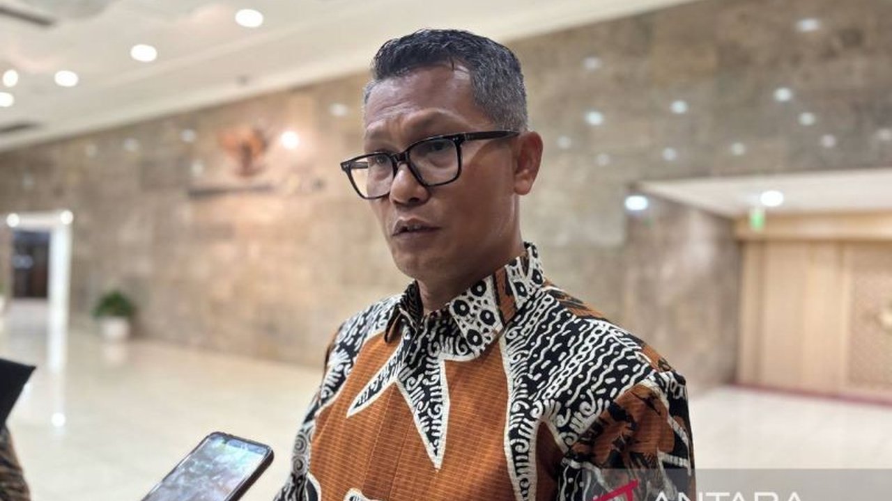 Kementerian Perindustrian (Kemenperin) tengah mengkaji dampak positif dan negatif bergabungnya Indonesia ke dalam BRICS, sebuah blok ekonomi berpengaruh yang mencakup 40% populasi dan 35% PDB global.