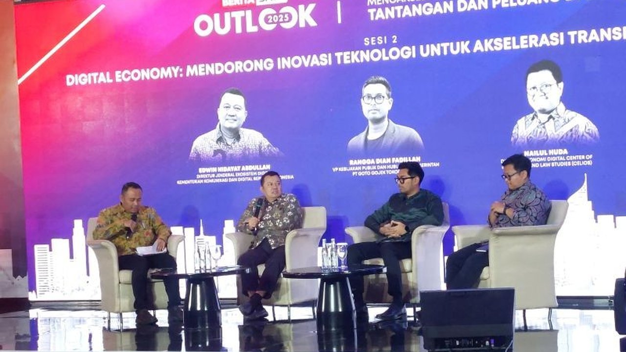 Kemkominfo menekankan pentingnya pengembangan infrastruktur digital untuk mendorong transformasi digital Indonesia, ditunjang adopsi teknologi baru seperti AI dan regulasi yang tepat guna mencapai pertumbuhan ekonomi 8% per tahun.