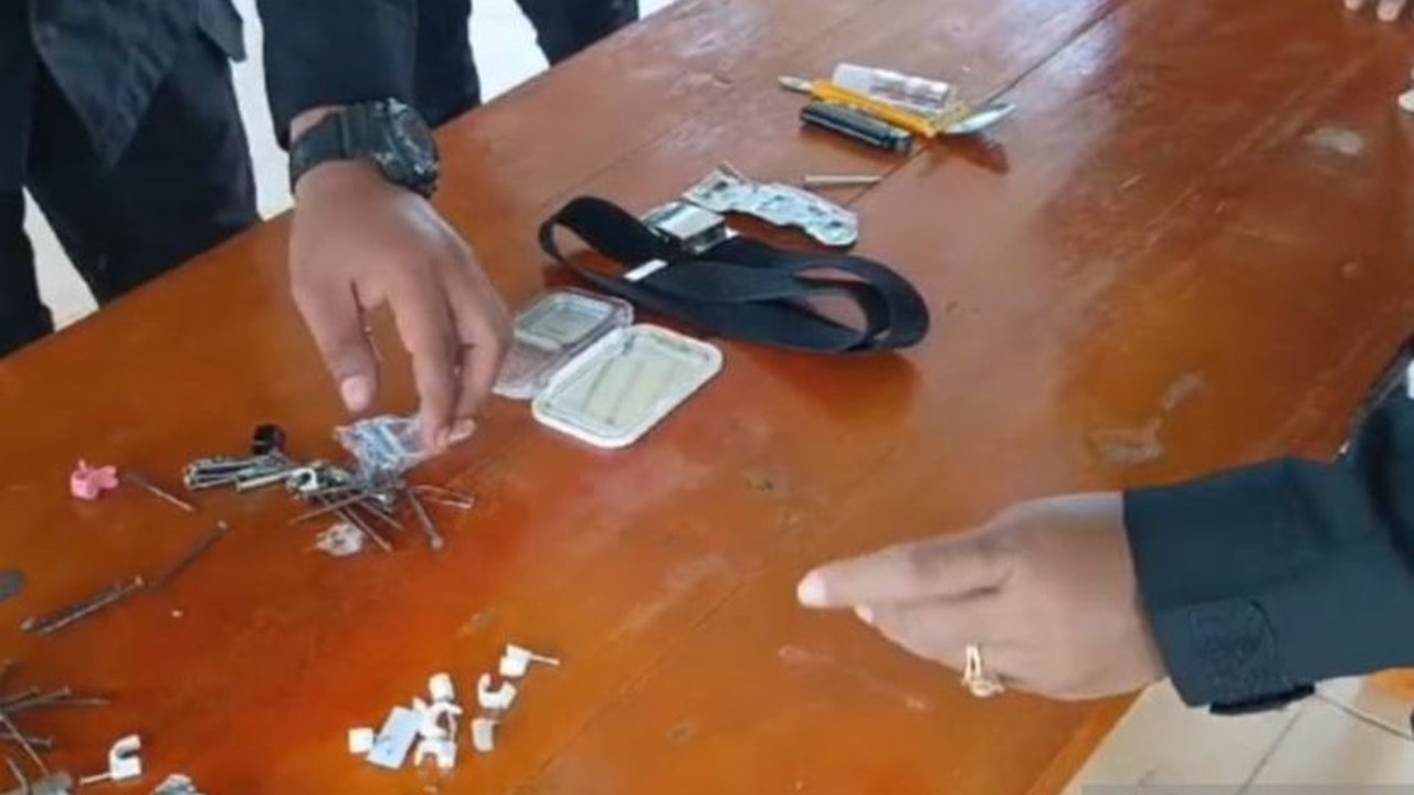 Lembaga Pemasyarakatan Perempuan Kendari melakukan razia besar-besaran, bekerja sama dengan TNI, untuk memberantas narkoba dan barang terlarang di dalam lapas, hasilnya nihil barang haram namun ditemukan barang terlarang lainnya.