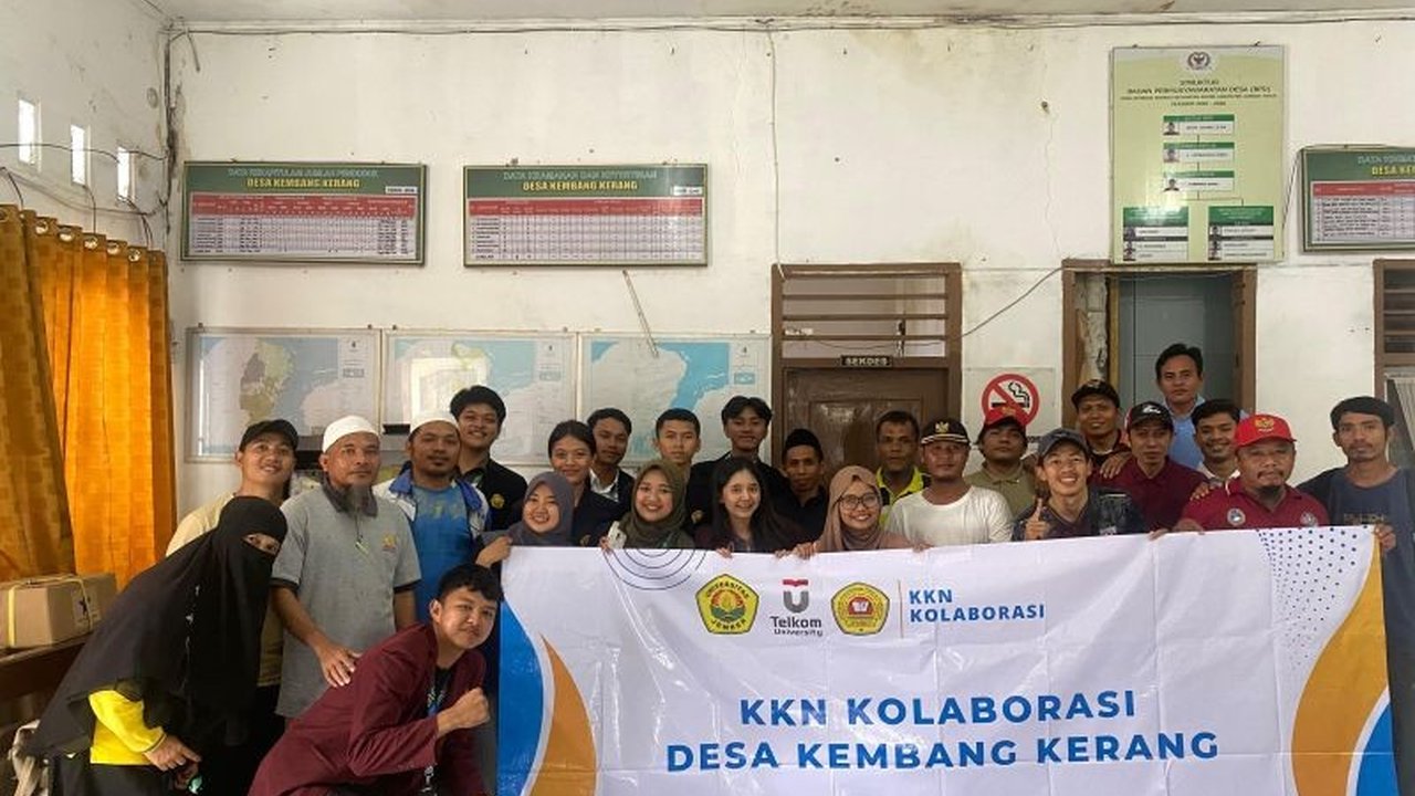 KKN Kolaborasi 3T Universitas Jember berkolaborasi dengan Telkom University dan STIA Jember sukses memberdayakan Desa Kembang Kerang, Lombok Timur, melalui digitalisasi pertanian, UMKM, dan pengelolaan air.