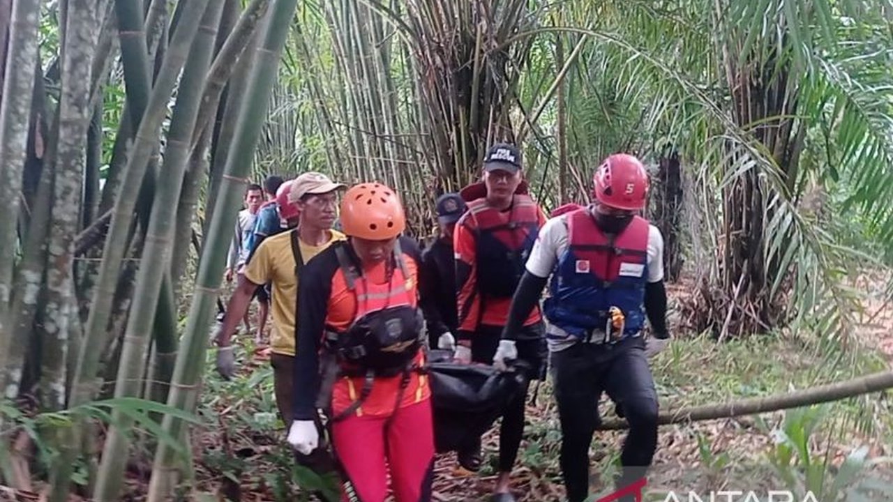 Setelah pencarian selama tiga hari, tim SAR gabungan berhasil menemukan jasad Wasranudin (57) yang tenggelam di Sungai Enim, Muara Enim, Sumatera Selatan.