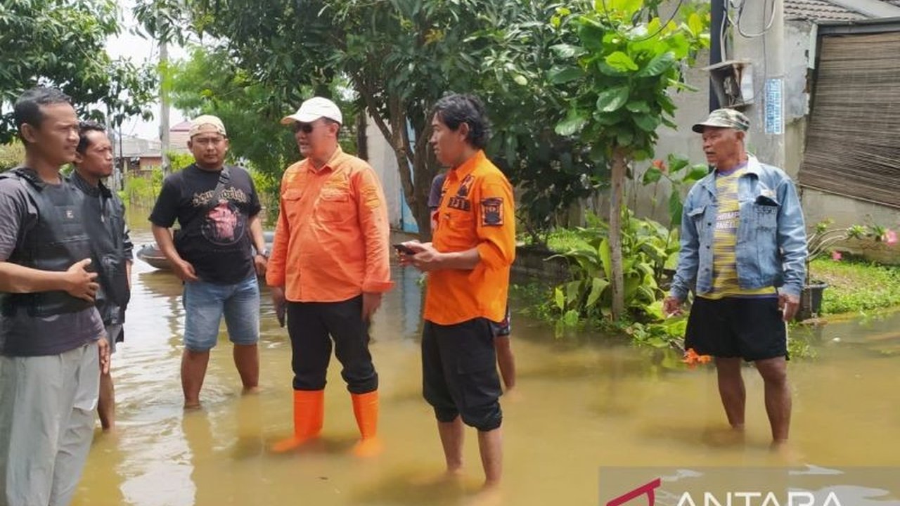 Hujan deras selama dua hari mengakibatkan banjir di sembilan kecamatan Kabupaten Bekasi, Jawa Barat, merendam 3.235 rumah dan menyebabkan 9.996 jiwa terdampak, sebagian diantaranya mengungsi.